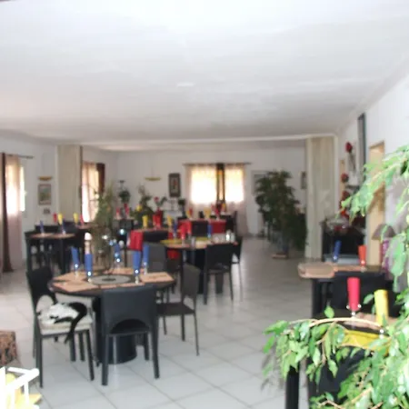 Отель Bel Restaurant La Gentilhommiere Треб